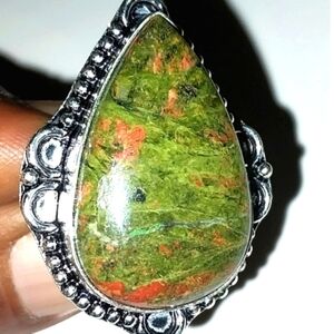 Elegant 925 Sterling Silver and Green Stone Ring Sz7